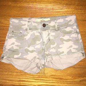 Camouflage Hollister Low Rise Shorts